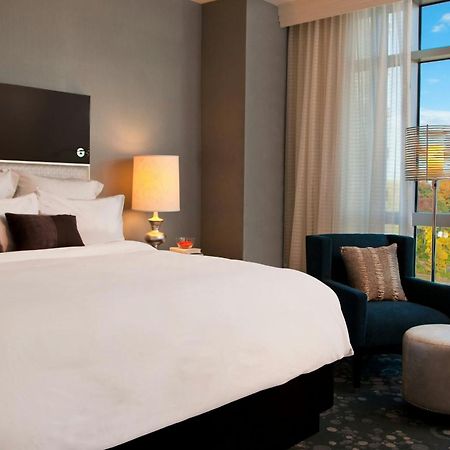 Renaissance Arlington Capital View Hotel Стая снимка