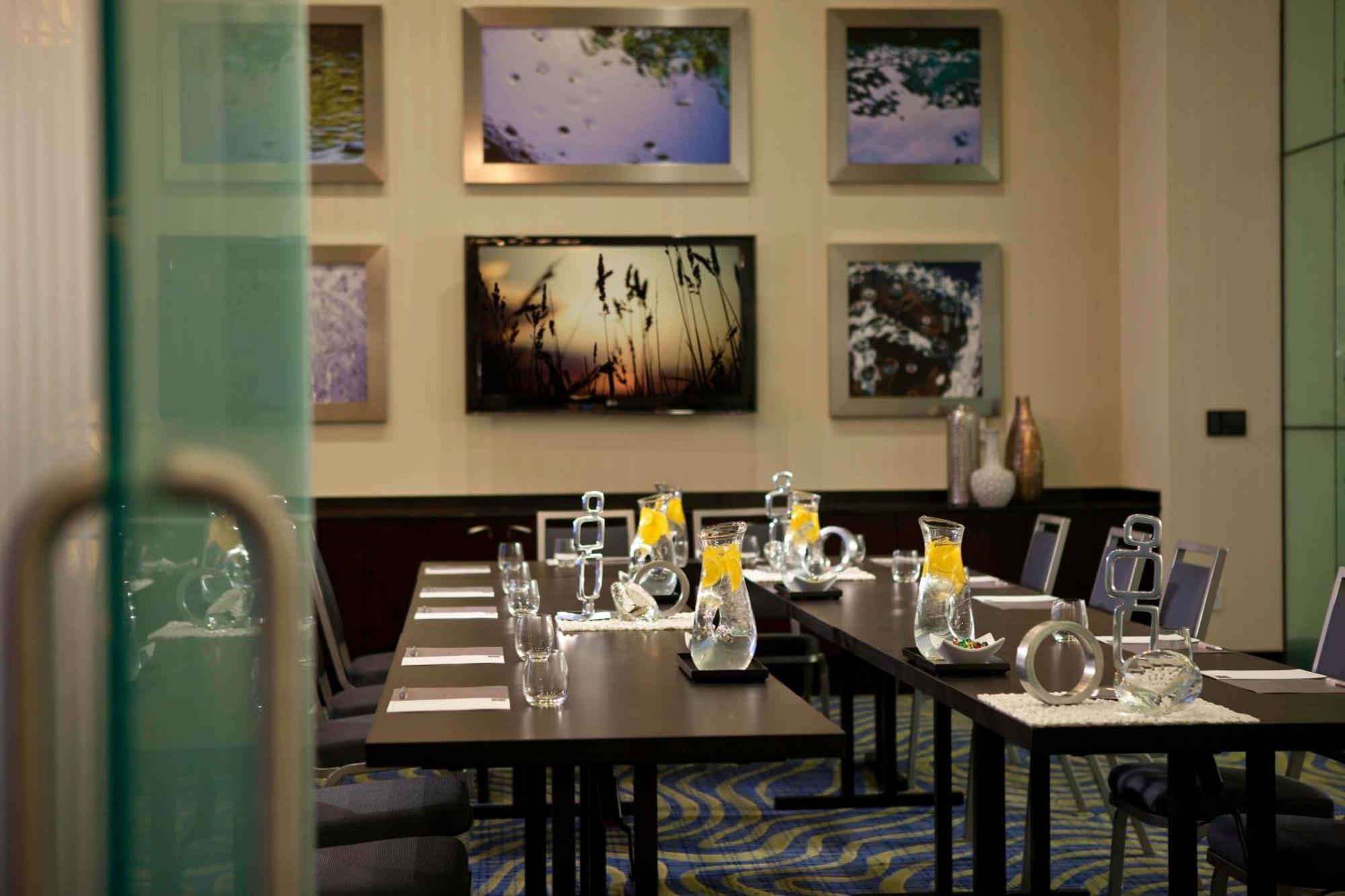 Renaissance Arlington Capital View Hotel Екстериор снимка