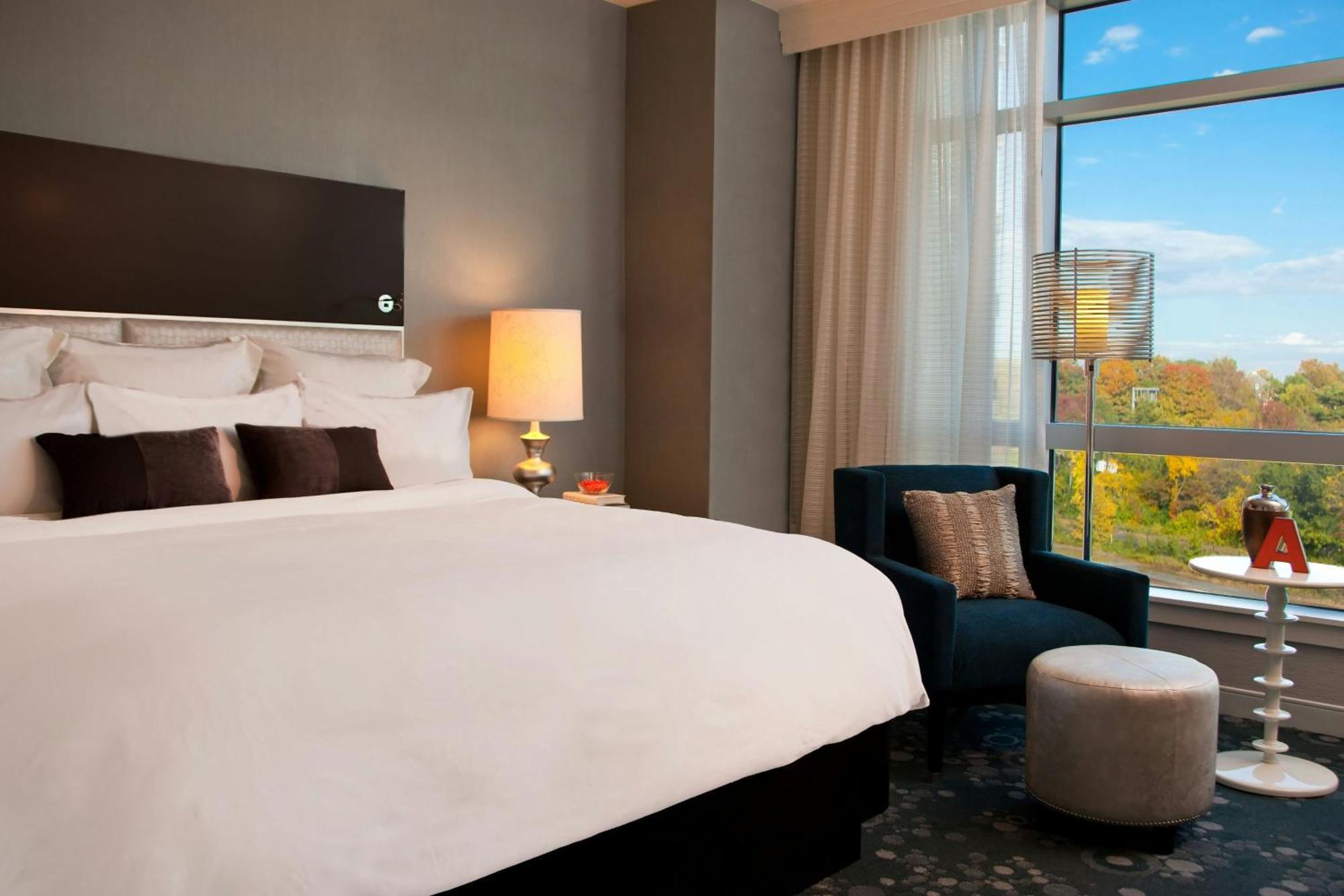 Renaissance Arlington Capital View Hotel Стая снимка