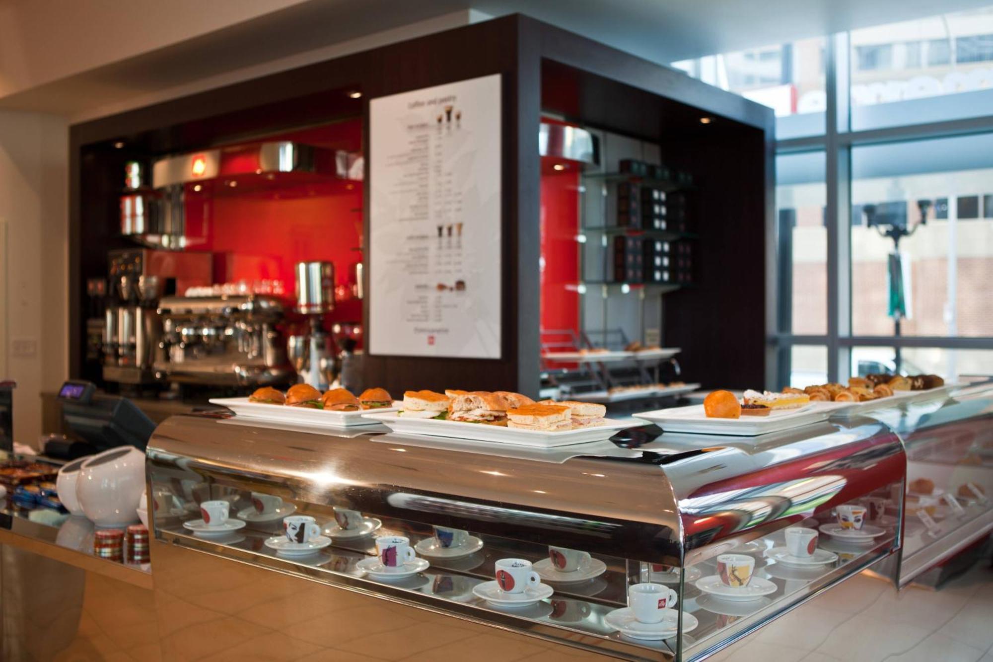 Renaissance Arlington Capital View Hotel Екстериор снимка