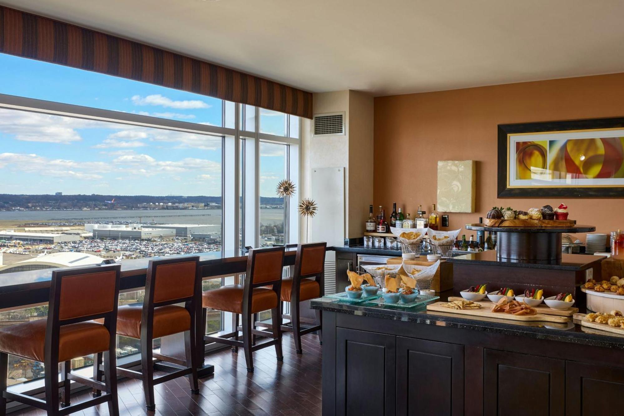 Renaissance Arlington Capital View Hotel Екстериор снимка