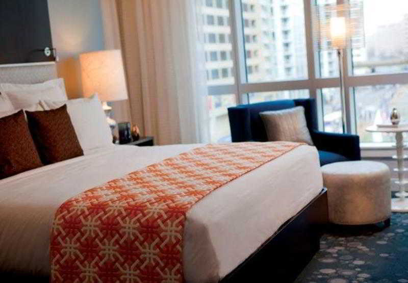 Renaissance Arlington Capital View Hotel Стая снимка